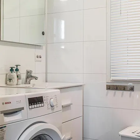 Lovely In With Kitchen Feriehus *